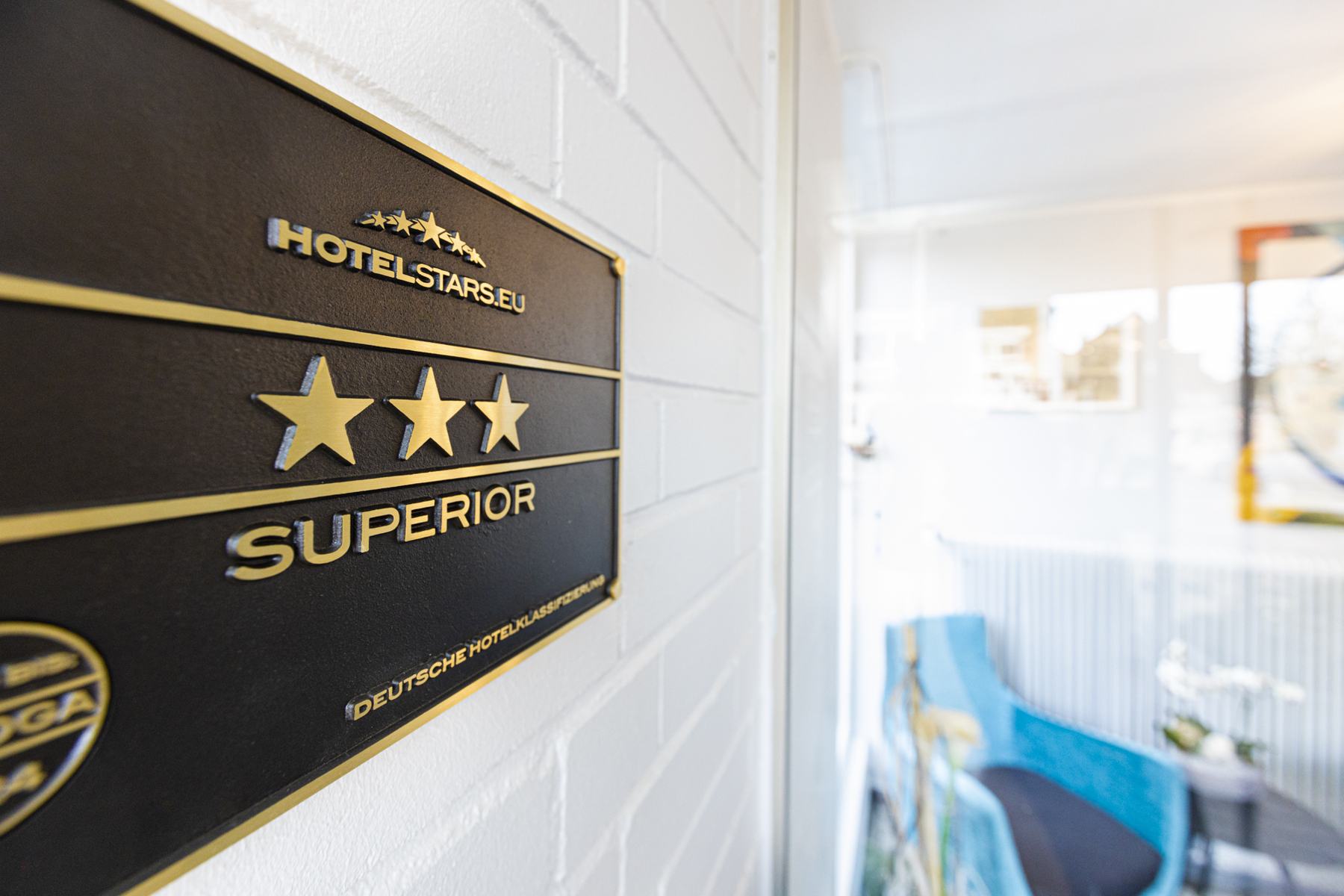 Hotelstars-Plakette: drei Sterne Superior am Eingang