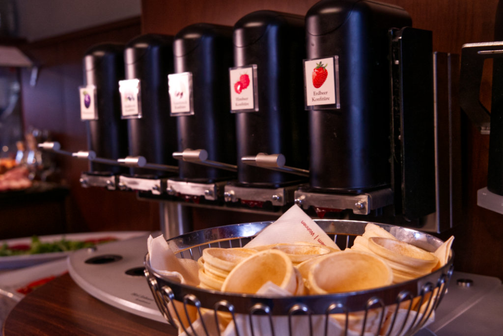 Saftspender am Frühstücksbuffet